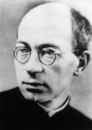 Pfarrer Gammel - Das Bild zeigt einen Mann mit Brille und Glatze in einem Schwarz-Weiß-Porträt.