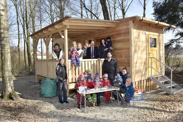 Fahrschule Flittner verschenkt Bobby Cars für die Kindergärten in Dorfen